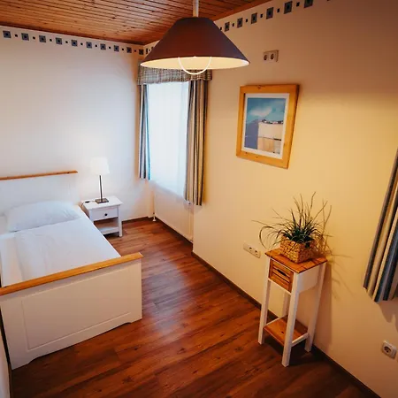 Leo Hotel