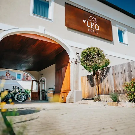 Leo *