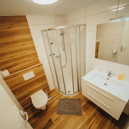 Leo Hotel