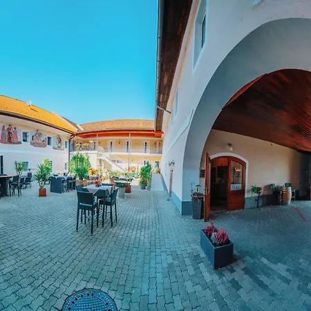 Leo Hotel 3*