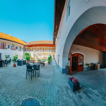 Maria Hotel *